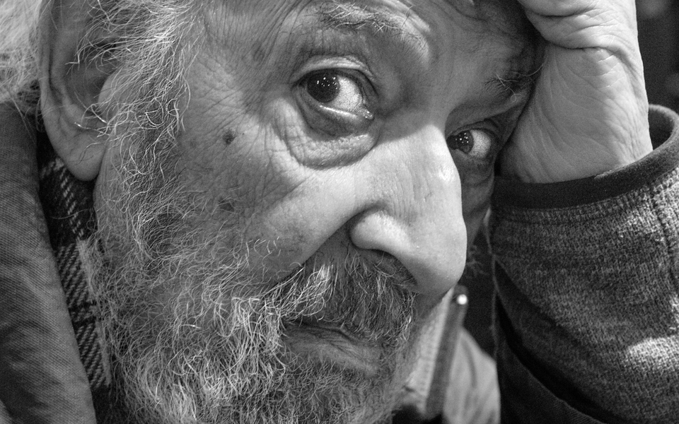 ο-θρύλος-πίσω-από-τον-φακό-2280085