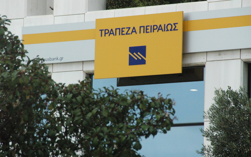 τράπεζα-πειραιώς-πάνω-από-τα-εποπτικά-2276121