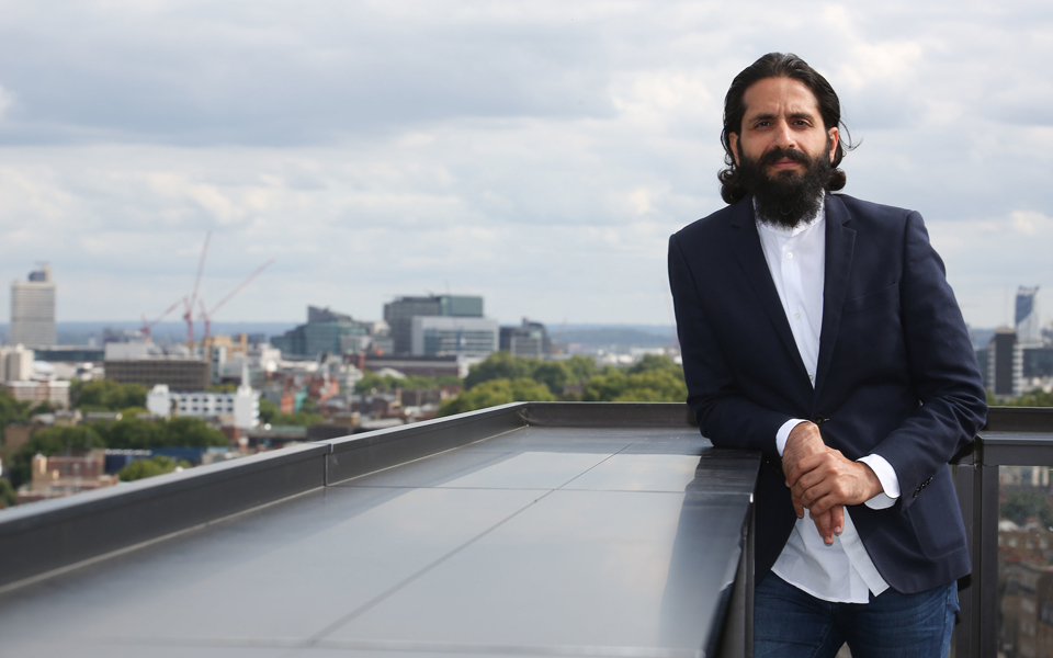 aμίτ-σουντ-στην-κ-ο-εκδημοκρατισμός-τ-2279053