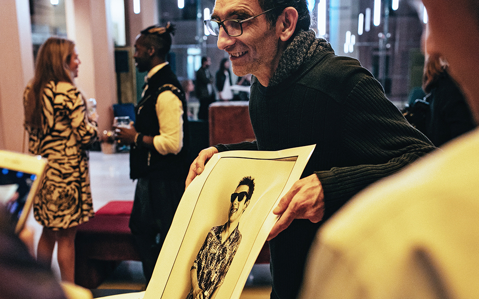 ενας-ροκ-εν-ρολ-μύθος-με-κάμερα-στο-χέρι-2277928