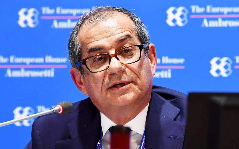 εν-μέσω-πιέσεων-ο-τζοβάνι-τρία-2277705