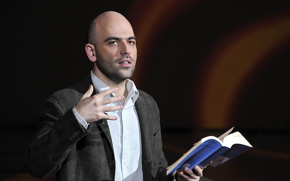 τα-πιράνχας-το-πρώτο-μυθιστόρημα-το-2278394