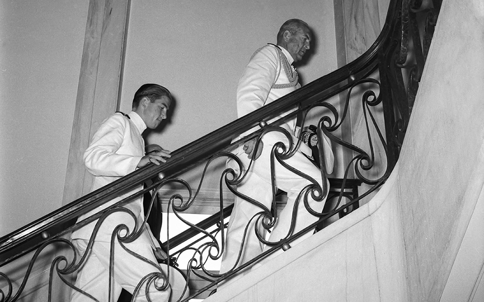 ο-καθηγητής-με-την-κάμερα-διδάσκει-ι-2278576