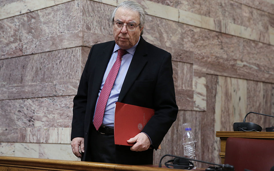 μπαμπινιώτης-πρωτοφανής-η-ανομία-στα-2280241