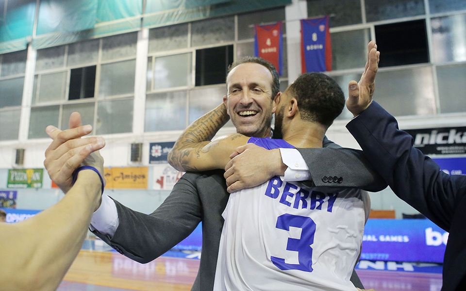 αντέχει-το-περιστέρι-προσπαθεί-ο-πανι-2279583