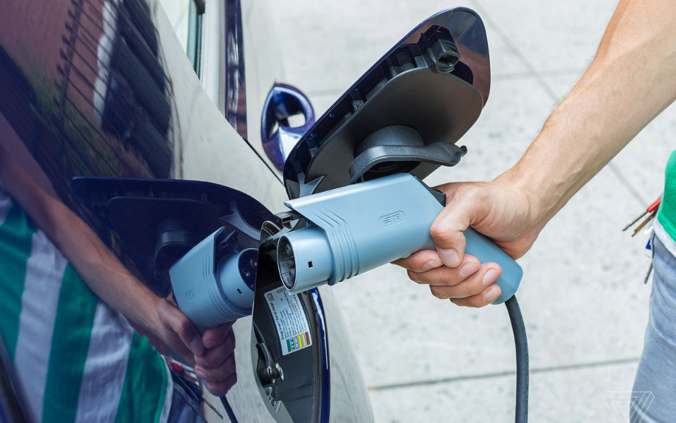 μεγαλο-αφιερωμα-αυτοκινητου-στο-περι-2279337