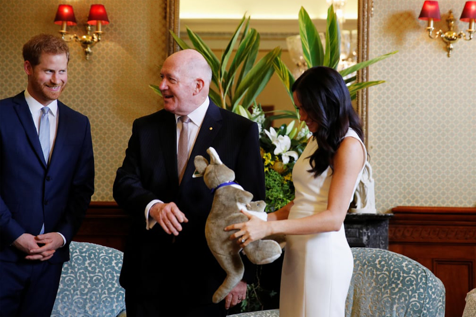 tα-πρώτα-δώρα-για-το-βασιλικό-μωρό-και-η-2278345