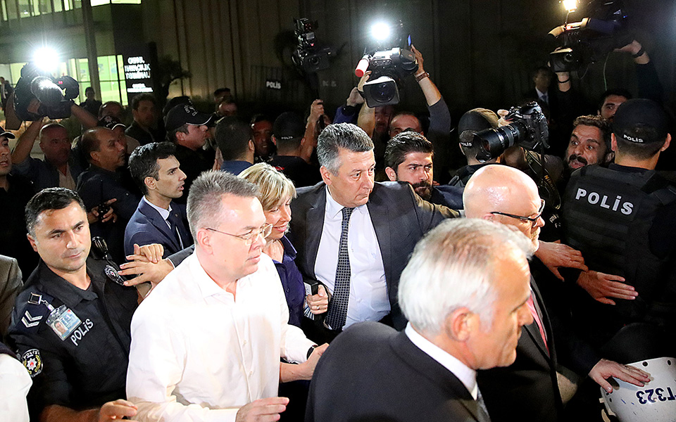 στη-γερμανία-ο-πάστορας-μπράνσον-ανα-2277863