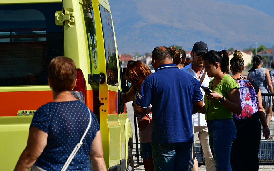 δύο-μαθητές-στο-νοσοκομείο-μετά-από-συ-2277770