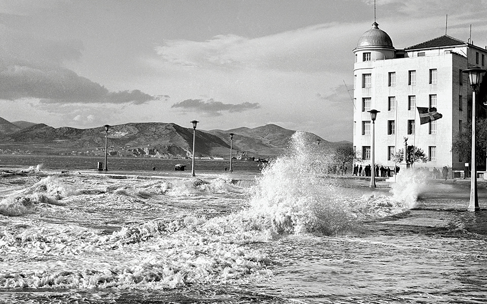 μια-εφηβεία-επιεικής-που-γίνεται-40-2279649