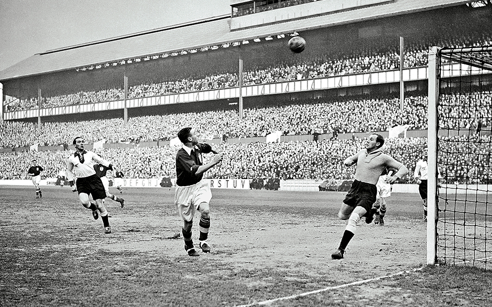 σουτ-και-ντρίμπλες-πίσω-από-τα-κάγκελα-2277094