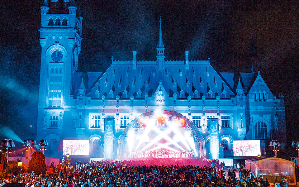 ενα-φωτεινό-μήνυμα-για-όλο-τον-κόσμο-2279884