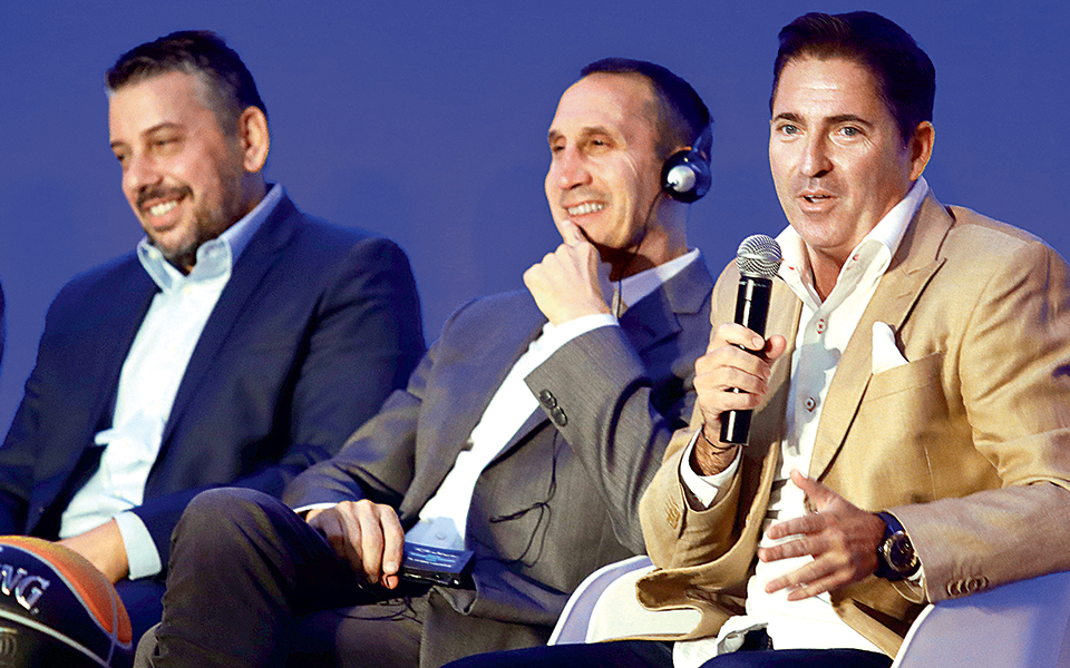 τρίποντα-εκτός-παρκέ-2275806