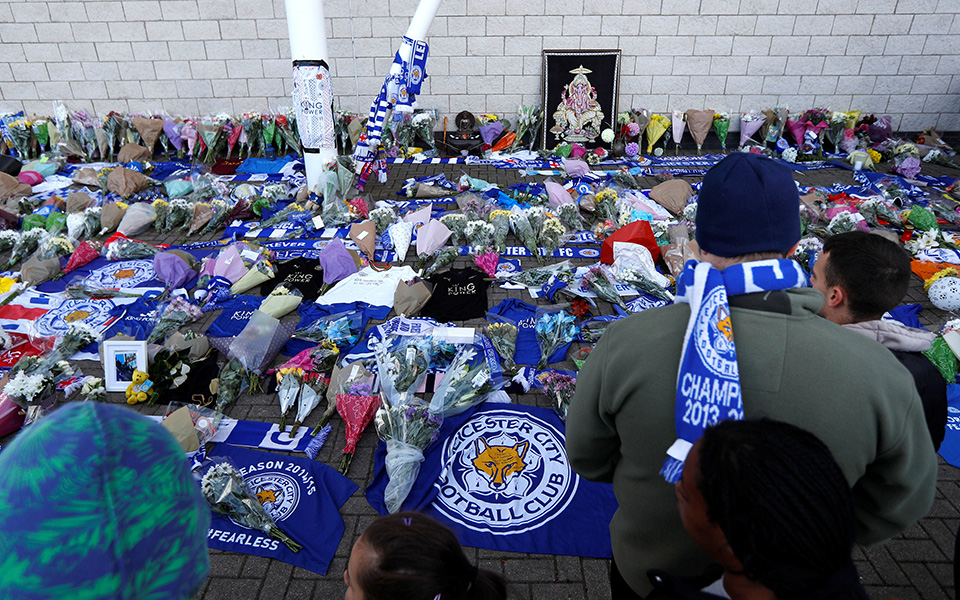 ο-πρόεδρος-της-λέστερ-μεταξύ-των-επιβα-2280588