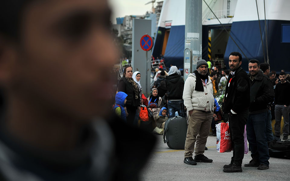 αναχώρηση-230-προσφύγων-από-την-μυτιλήνη-2275751