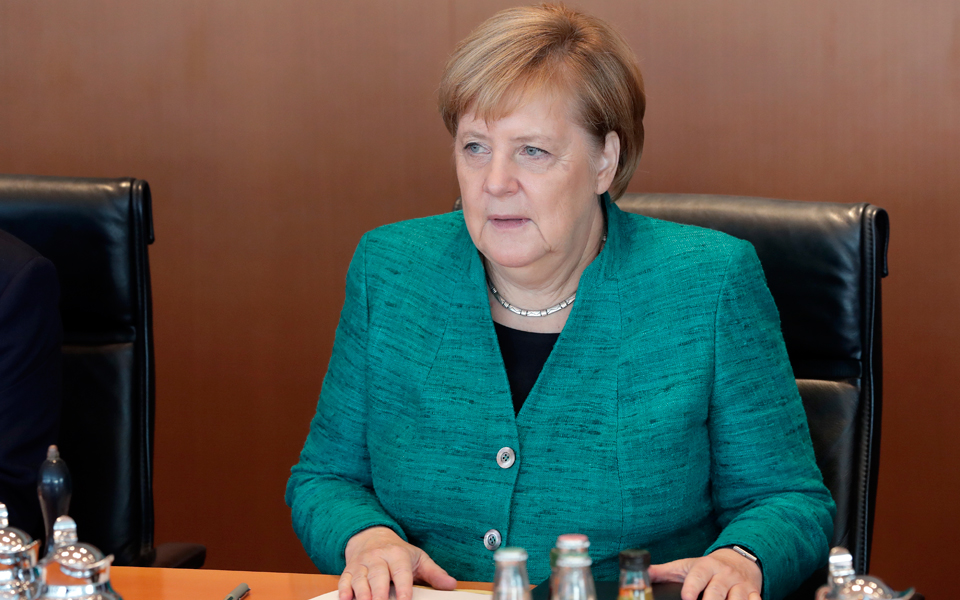 αγκελα-μέρκελ-περιμένουμε-διαφάνεια-2279351