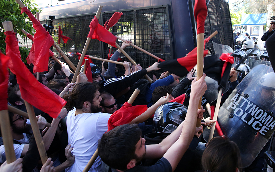 η-παπαγαλία-της-μεταπολίτευσης-2277985