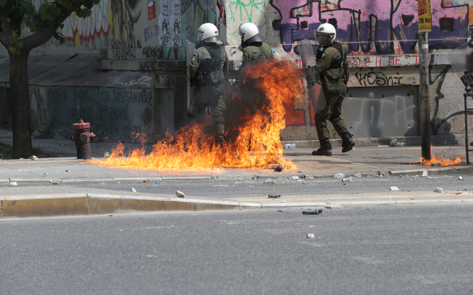 αστυνομικό-θρίλερ-με-φόντο-τη-δυστοπι-2276554