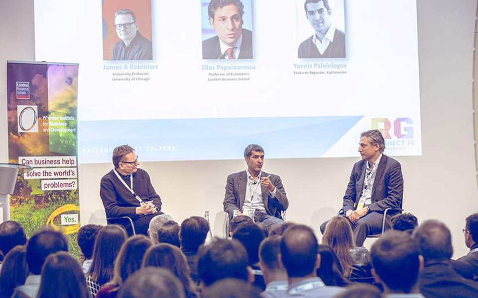 στιγμιότυπα-από-ένα-συνέδριο-που-ανοί-2279858