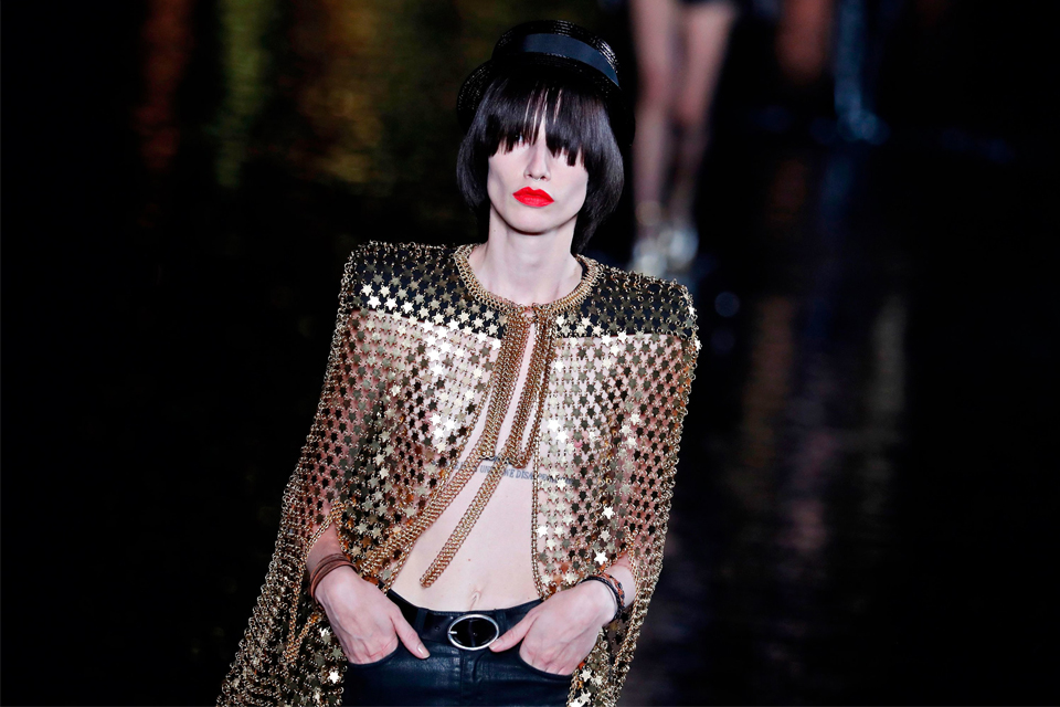 paris-fashion-week-τα-makeup-looks-στο-show-του-saint-laurent-2275615