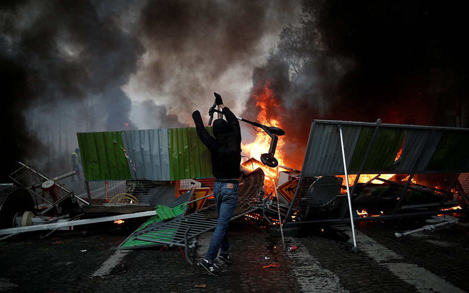 επεισόδια-στις-κινητοποιήσεις-των-κ-2285631