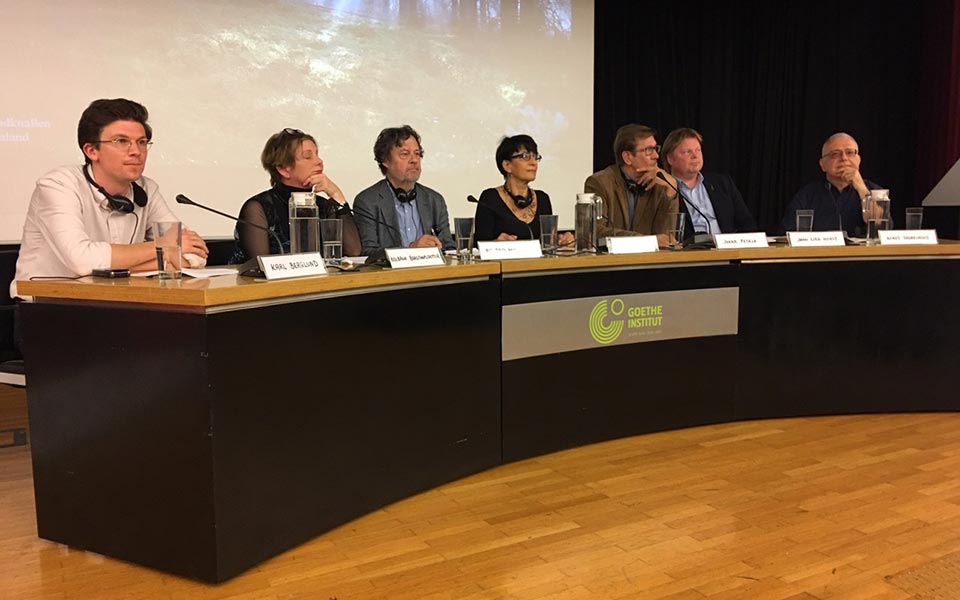 μια-πολυδιαβασμένη-κηλίδα-αίματος-στ-2281495