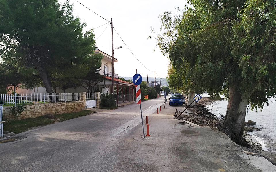 ανάχωμα-για-την-προστασία-από-τη-διάβρ-2281675