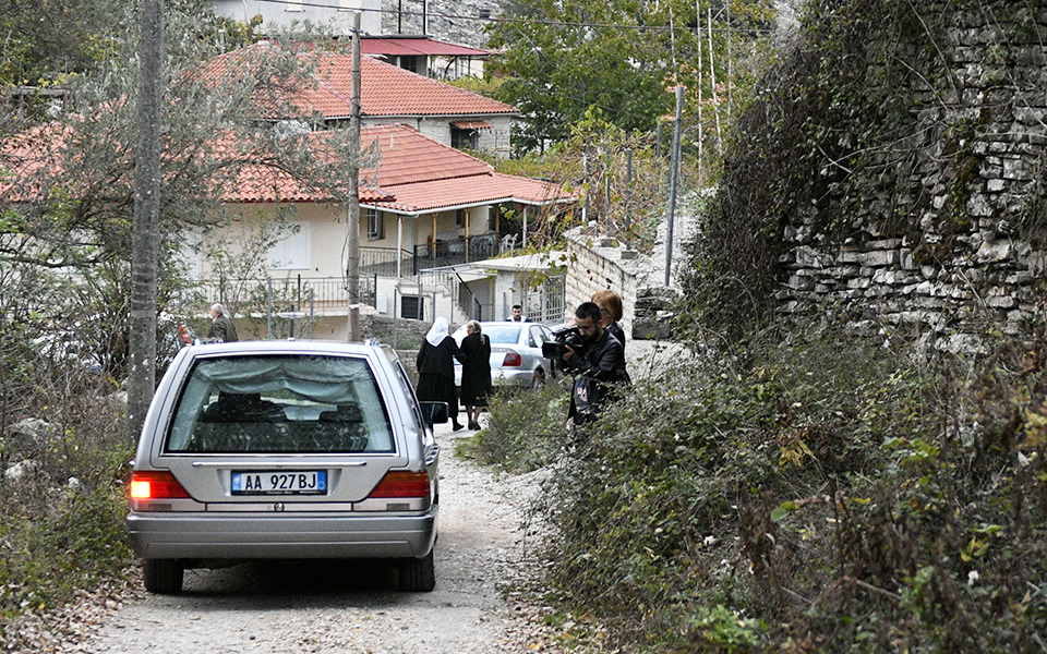 σε-φορτισμένο-κλίμα-η-κηδεία-του-κ-κατσ-2282472