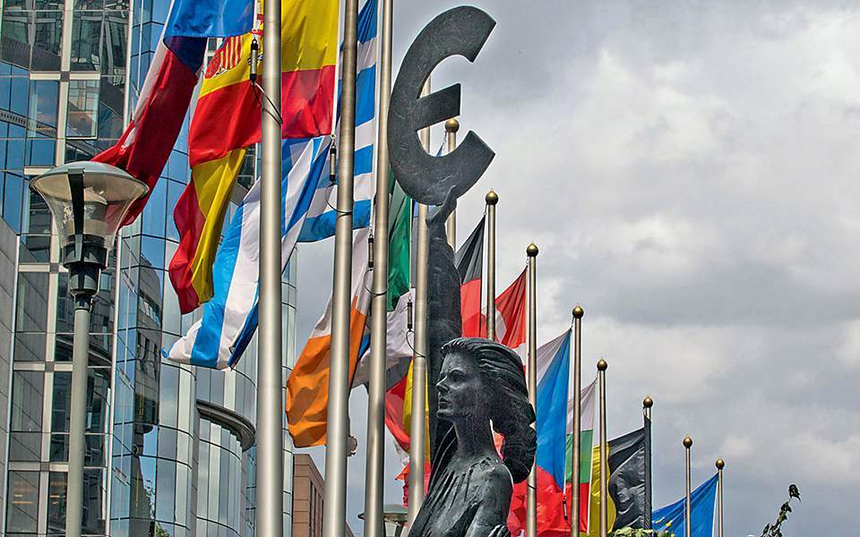 επιτυχίες-παρά-τις-ατέλειες-για-το-ευρ-2285994