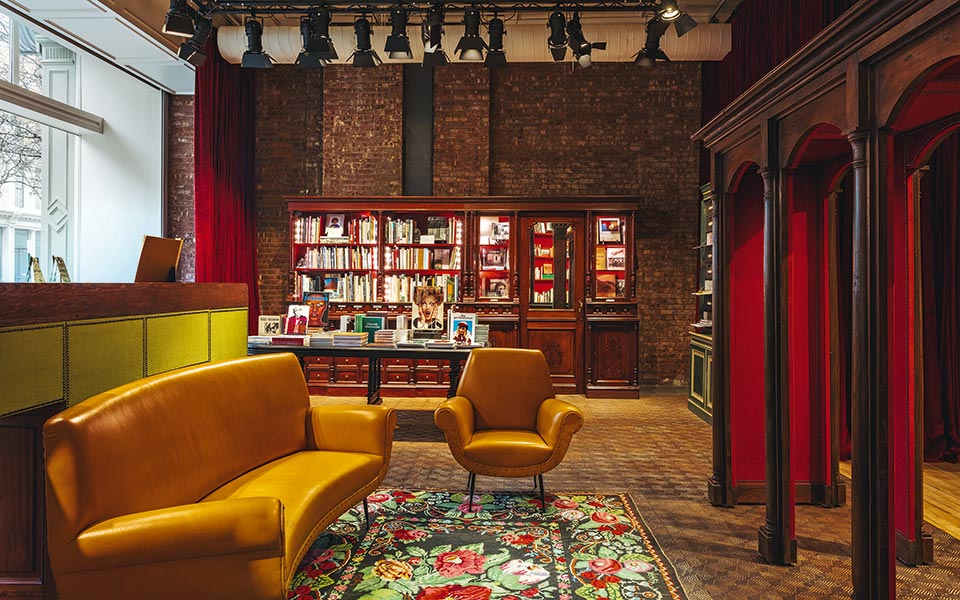 βιβλιοπωλείο-με-υπογραφή-2286403