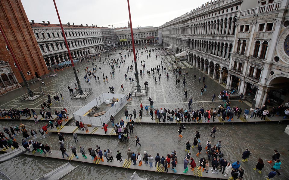 ιταλία-στους-17-οι-νεκροί-από-την-κακοκα-2281363