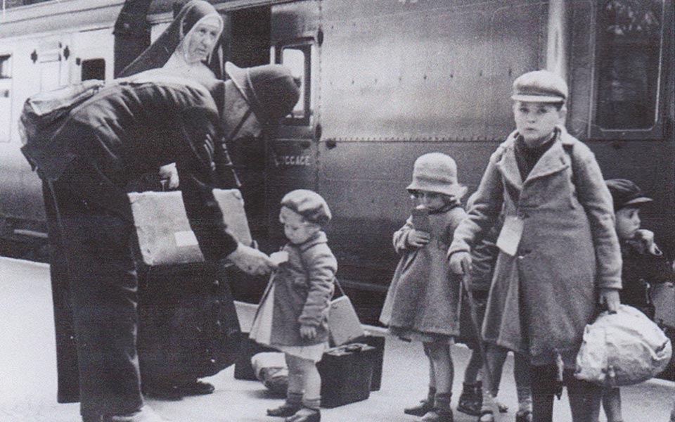 τζαν-εϊμπραμ-στην-κ-συχνά-το-παιδί-εκ-2282568