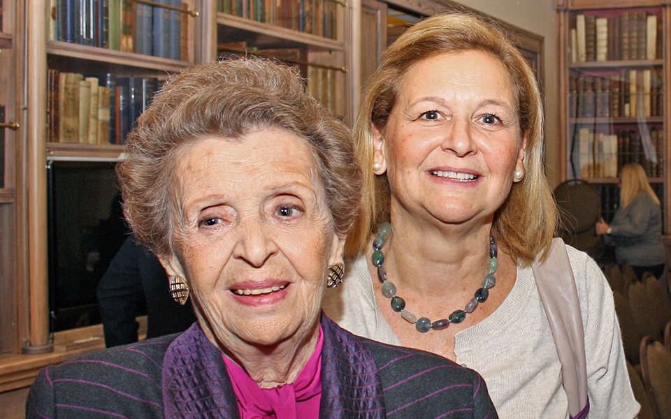 σύζυγος-μητέρα-θυγατέρα-ο-ρόλος-της-γ-2283007