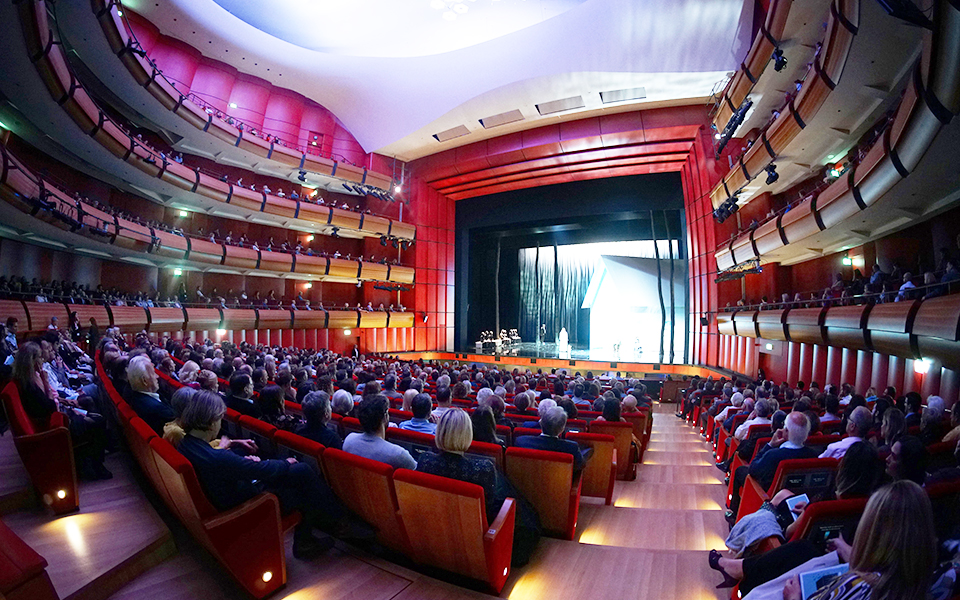 τι-πρόβλημα-έχει-η-λυρική-ο-γ-κουμεντά-2283587