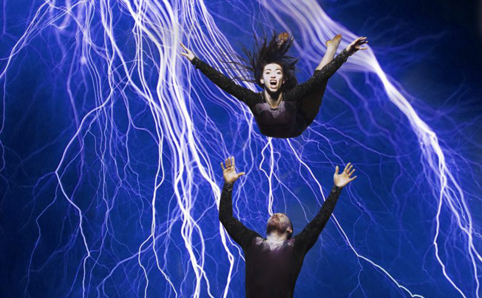 χορεύοντας-με-τη-φυσική-τη-χημεία-κα-2283810