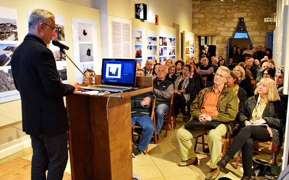 ο-δημοσιογράφος-νίκος-βατόπουλος-ακο-2284031