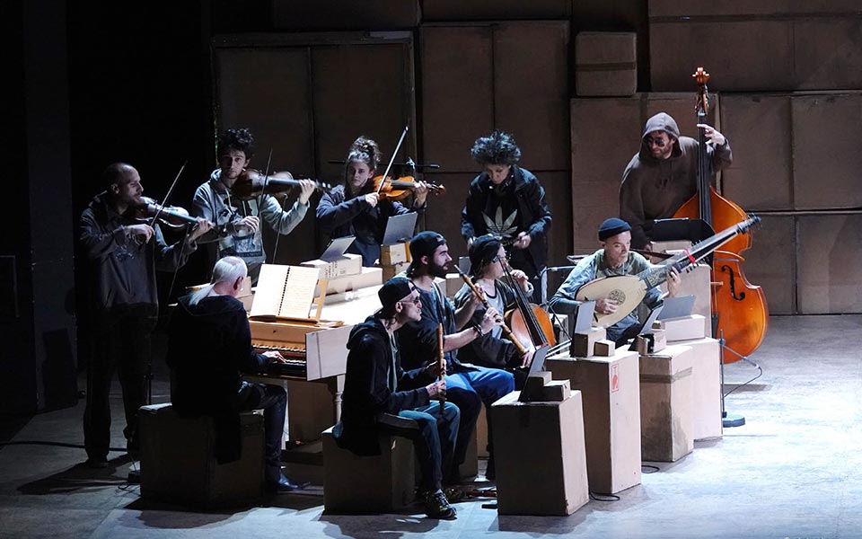 εξυπνη-διασκευή-της-οπερας-του-ζητιά-2282627