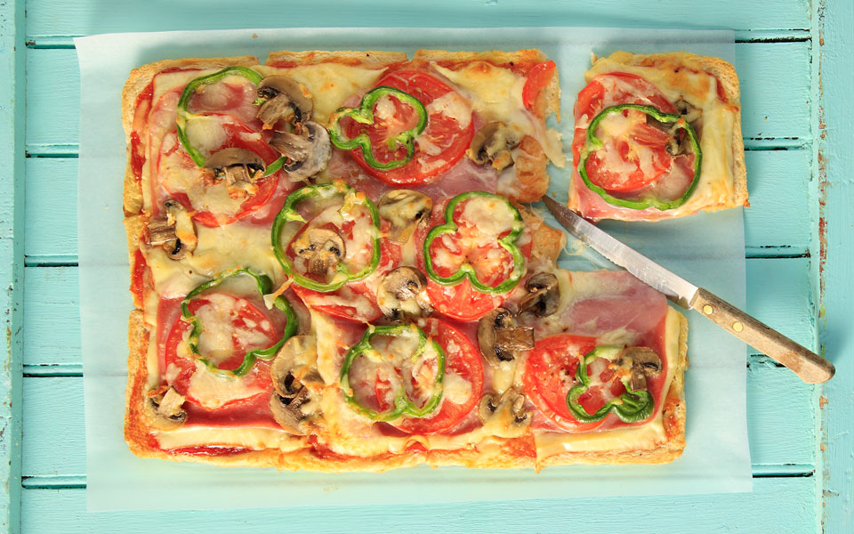 πίτσα-εξπρές-στη-λαμαρίνα-του-φούρνου-2281547