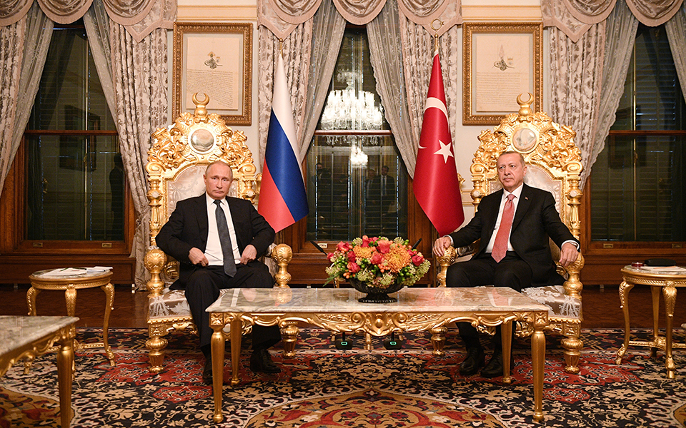 πιο-κοντά-ερντογάν-και-πούτιν-2284629