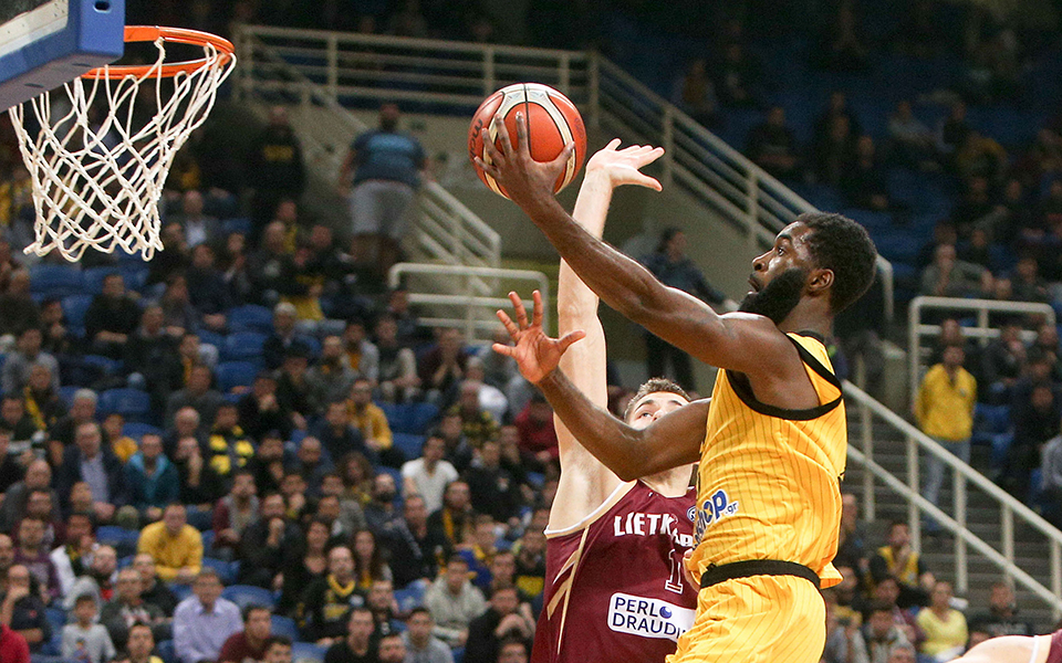 σοβαρεύτηκε-και-νίκησε-στο-βέλγιο-η-αε-2284785