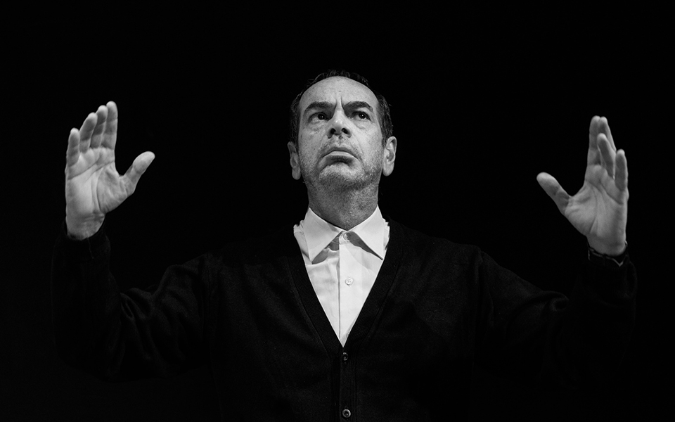 δύο-παραστάσεις-η-εξής-μία-κόσμος-γων-2284851