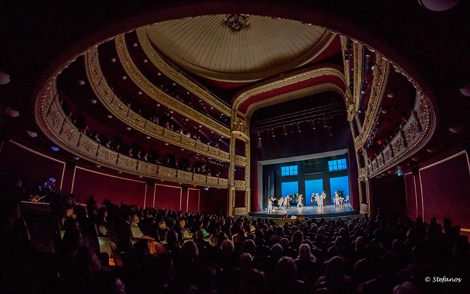 το-θέατρο-του-παραλόγου-2285377