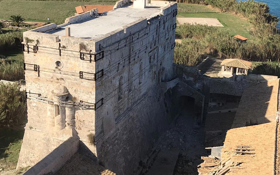 το-μοναδικό-καστρομονάστηρο-των-στρο-2285591