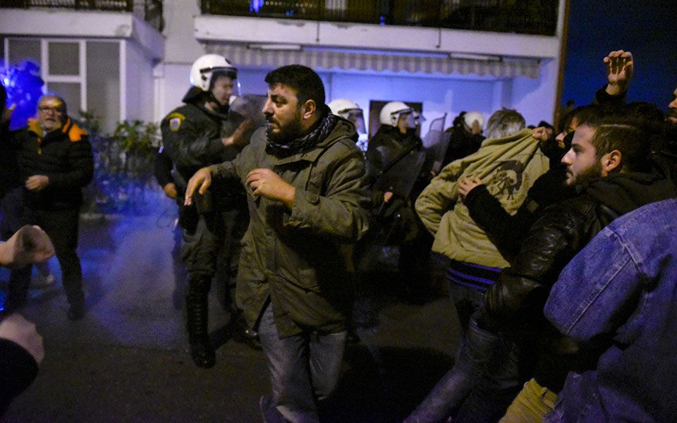 θεσσαλονίκη-ενταση-και-χημικά-σε-εκδή-2284417