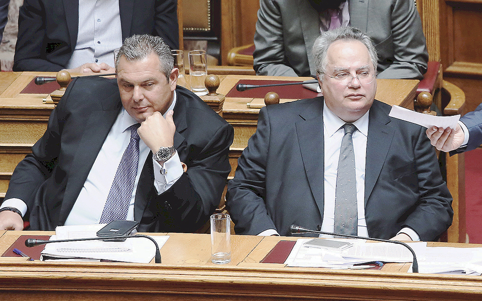 εμμεσες-βολές-από-καμμένο-2282512