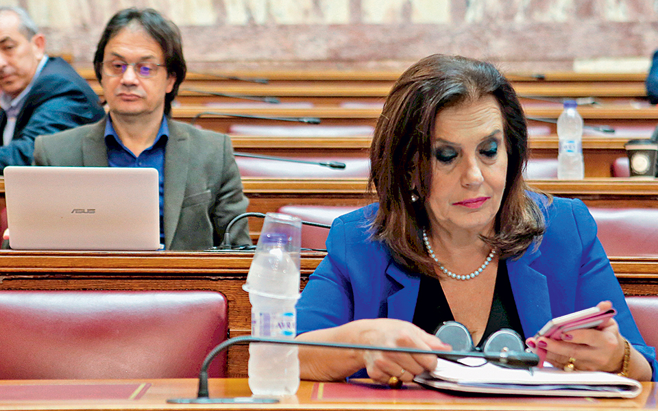 κεφάτο-ακομπλεξάριστο-και-τρισχειρό-2281541