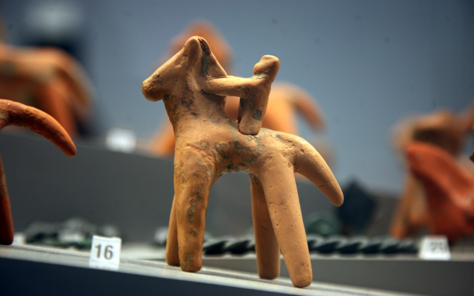 φοιτητής-βρήκε-μινωικό-ειδώλιο-στον-ψ-2282203