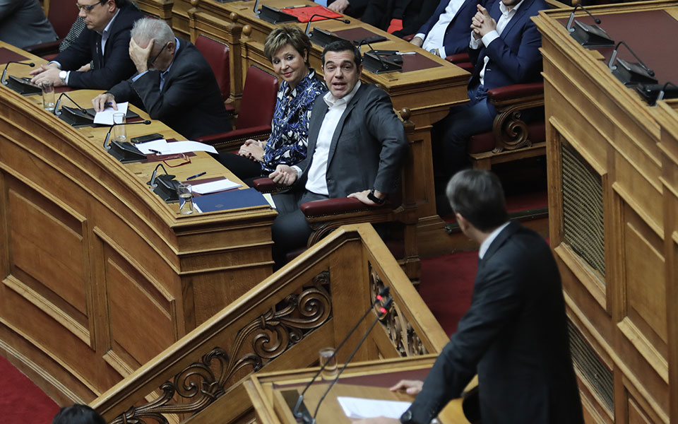 σφοδρή-σύγκρουση-στη-βουλή-για-την-ανο-2285270