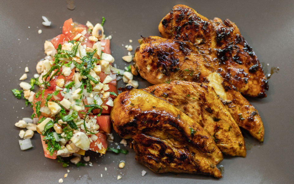 αρωματικό-στήθος-κοτόπουλου-με-σαλάτ-2282803