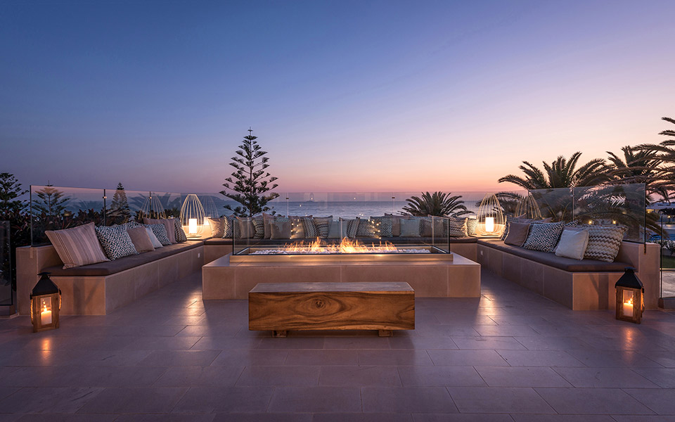 στη-θέα-του-απέραντου-γαλάζιου-2282210